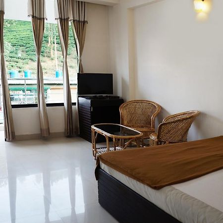 Hotel Royal Nest Vandiperiyār Esterno foto