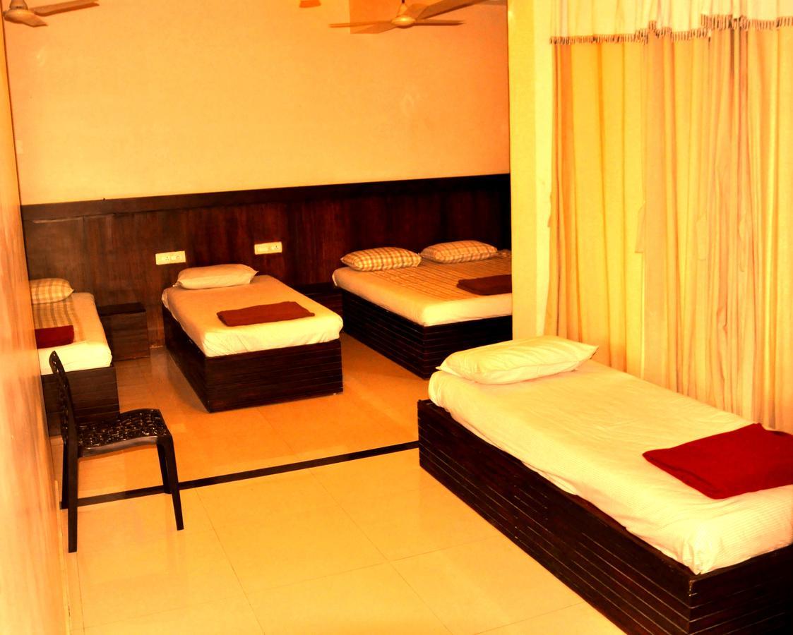 Hotel Royal Nest Vandiperiyār Esterno foto