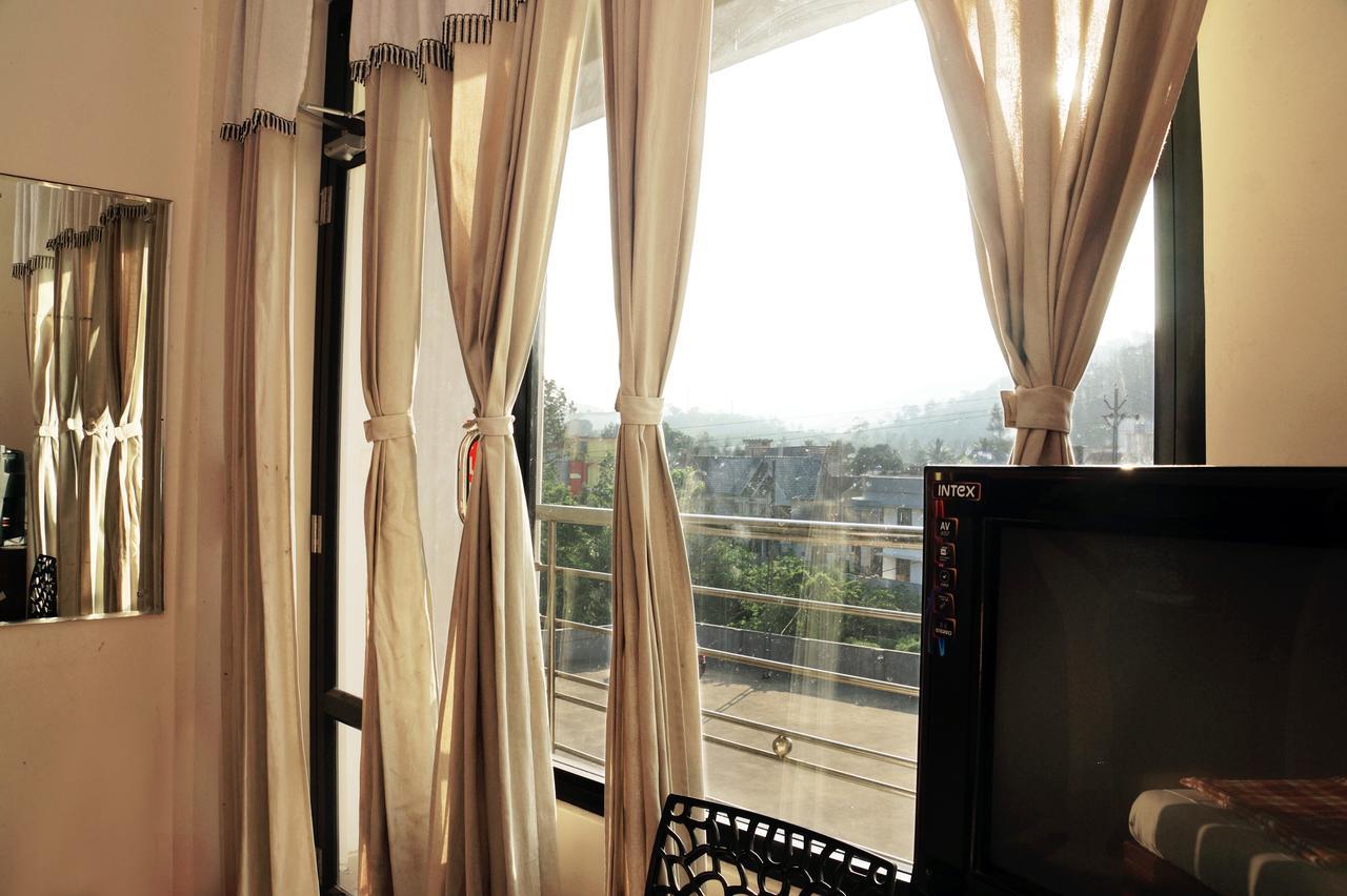 Hotel Royal Nest Vandiperiyār Esterno foto