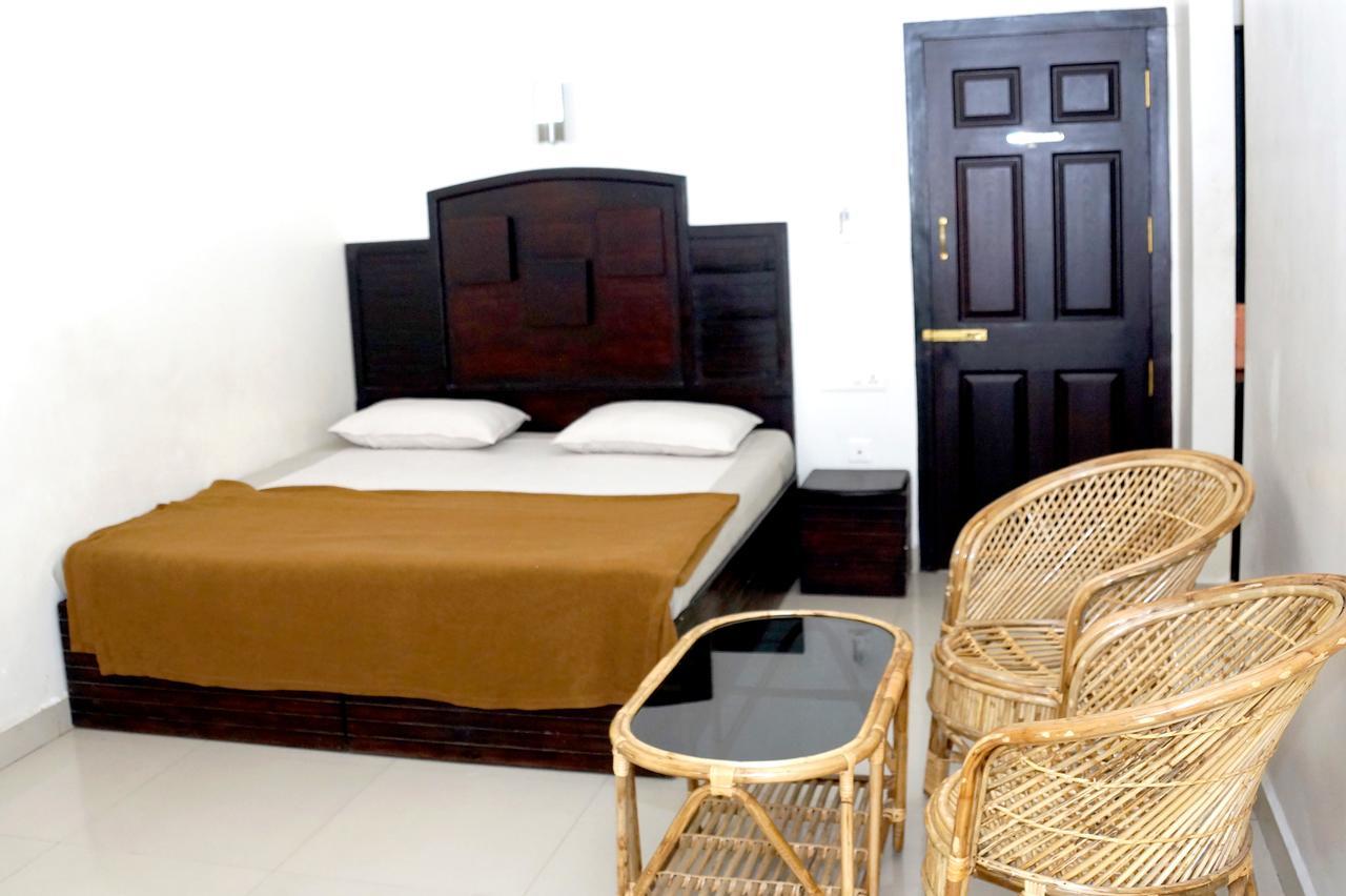 Hotel Royal Nest Vandiperiyār Esterno foto