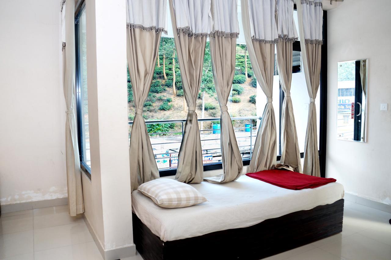 Hotel Royal Nest Vandiperiyār Esterno foto