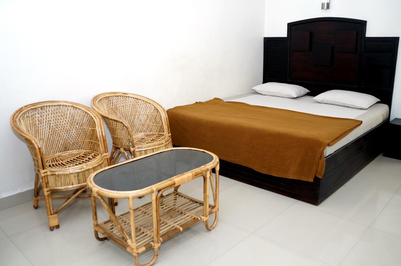 Hotel Royal Nest Vandiperiyār Esterno foto
