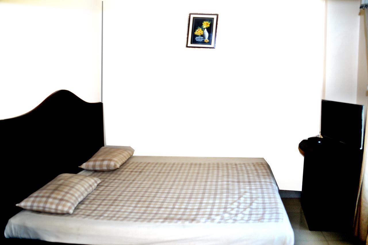 Hotel Royal Nest Vandiperiyār Esterno foto