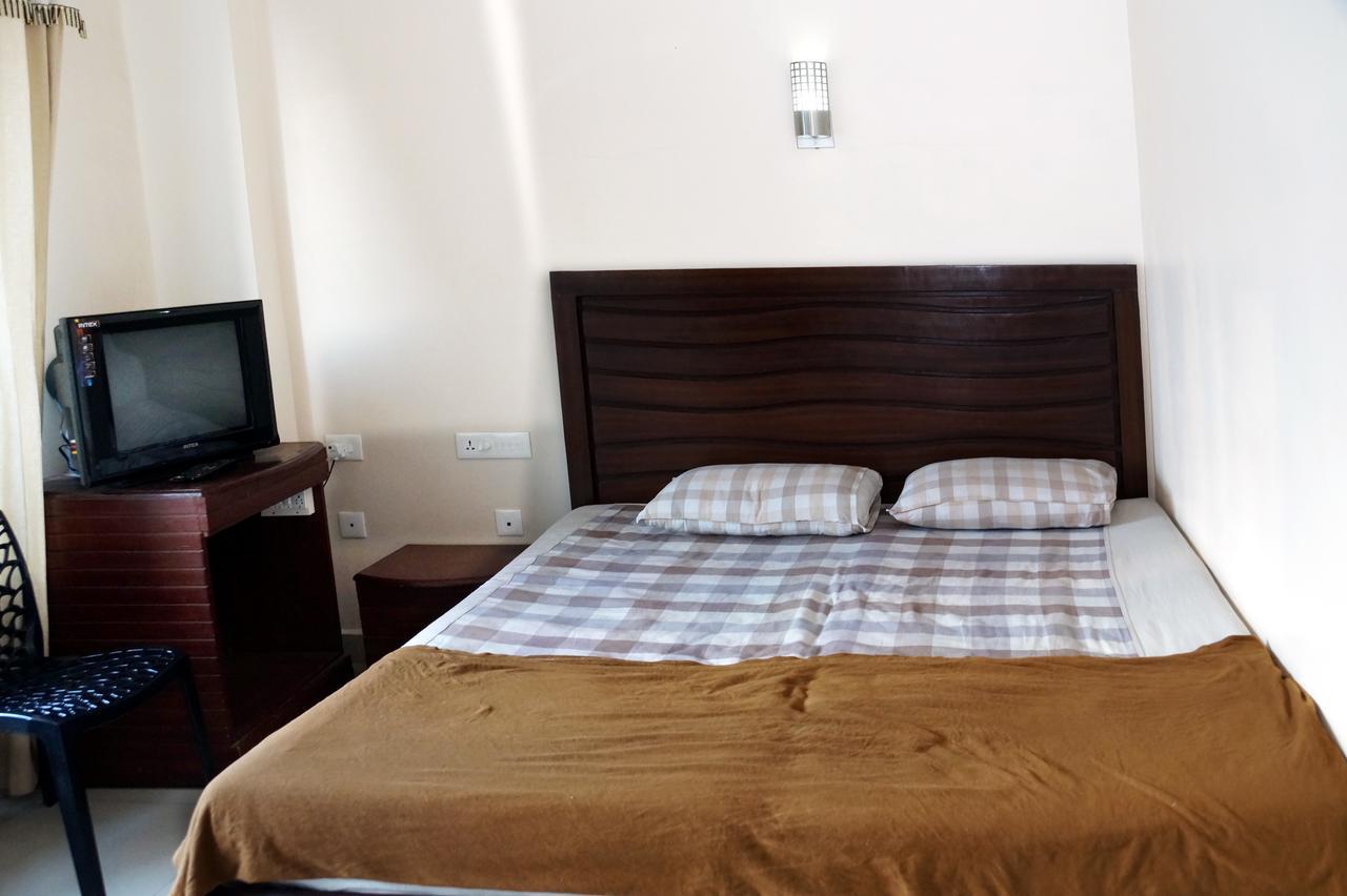 Hotel Royal Nest Vandiperiyār Esterno foto